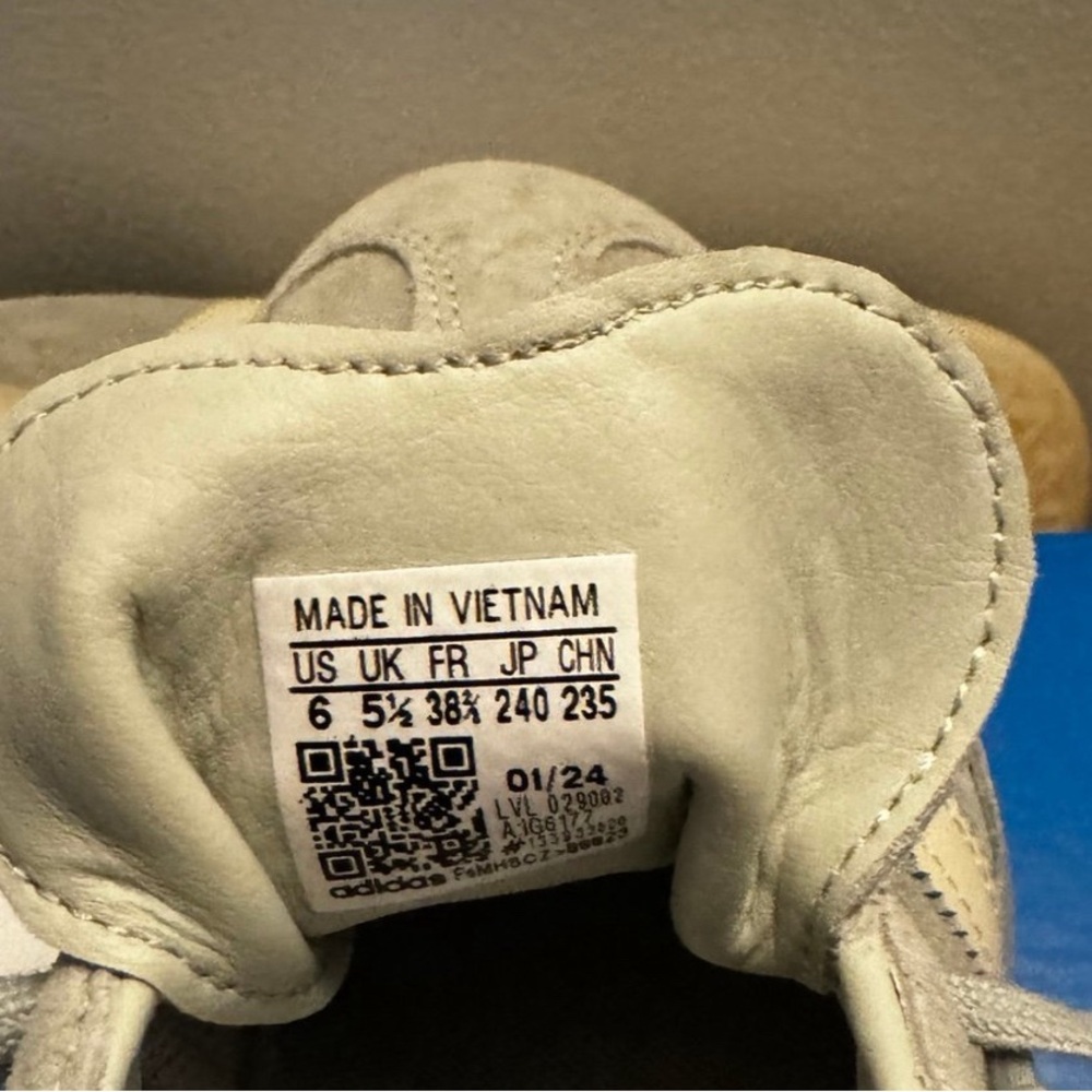 Adidas Sambas - Light Blue/Silver (New with tags) - Picture 4 of 4